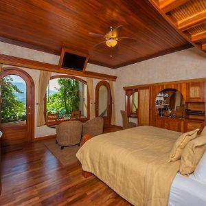 Honeymoon Vista Guestroom